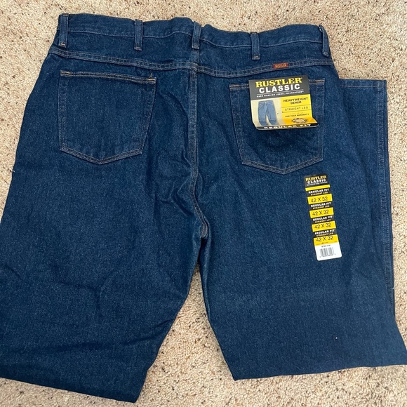 NWT Men’s Rustler Blue Jeans straight leg, regular fit size 42X32 - Picture 3 of 4
